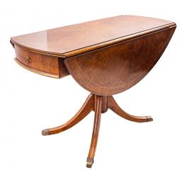 620   -  <p><span class="object_title">Mesa de alas estilo inglés en madera de nogal, primera mitad del s.XX. </span>.<br></p>