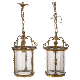 572   -  <p><span class="object_title">Pareja de faroles de techo, ppios. del s.XX. </span>.<br></p>
