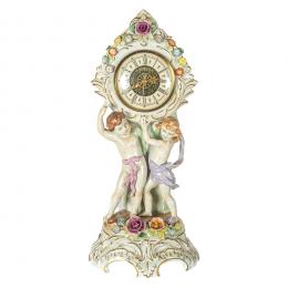 542   -  <p><span class="object_title">Reloj de sobremesa en porcelana, s.XX.</span>.<br></p>