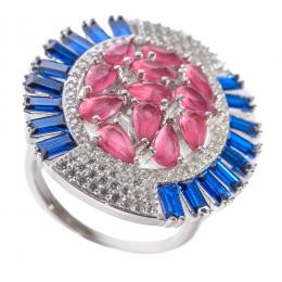 110   -  <p><span class="object_title">Sortija calada en plata con símiles de zafiro rosa talla perilla custodiados por símiles de zafiro azul talla baguette y orla en pavé de circonitas blancas. Nº 16. </span></p>