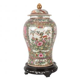 530   -  <p><span class="object_title">Tibor en porcelana de Cantón con decoración de escenas cortesanas en cartelas, motivos florales y de aves. China, ppios. del s.XX.  </span>.<br></p>