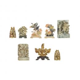 534   -  <p><span class="object_title">Lote de monos y cuatro composiciones de flores y aves en esteatita tallada. China, s.XX.</span>.<br></p>
