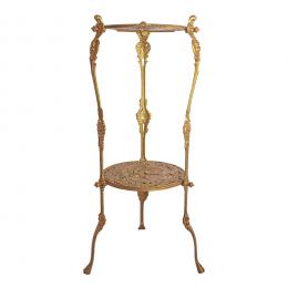 632   -  <p><span class="object_title">Peana de dos niveles modernista en metal dorado con decoración de acantos y de amorcillos en bajorrelieve, ppios. del s.XX. </span>.<br></p>