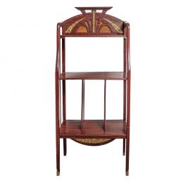 629   -  <p><span class="object_title">Estanteria modernista de dos niveles en madera de caoba con decoración floral en dorado, ppios. del s.XX. </span>.<br></p>