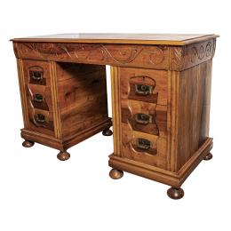 636   -  <p><span class="object_title">Mesa despacho modernista en madera de roble con decoración de coup de fuet, ppios. del s.XX.</span>.<br></p>