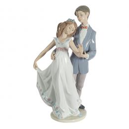 590   -  <p><span class="object_title">Primer Baile. Grupo en porcelana Lladró. España, 1995. </span>.<br></p>