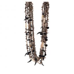 94   -  <p><span class="object_title">Collar de seis tiras de topacio fumé, cuentas de ónix y perlas barrocas alternadas con cierre en plata. 51 cm. </span></p>