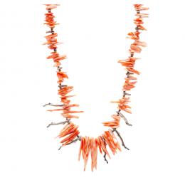 116   -  <p><span class="description">Collar de coral "piel de ángel" con entrepiezas diseño raíces y cierre en plata. 48 cm. </span></p>