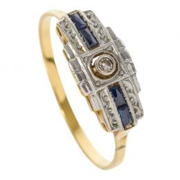 2   -  <p><span class="object_title">Sortija estilo Art Déco en oro y platino con chatón central de diamante talla brillante antigua, 0,02 ct aprox. flanqueado por símiles de zafiro azul talla baguette. 1,97 gr. Nº 20. </span></p>