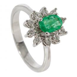 5   -  <p><span class="object_title">Sortija rosetón en oro blanco con esmeralda central talla oval, 0,40 ct aprox. orlada por diamantes talla brillante engastados en garras, 0,25 ct aprox. 4,72 gr. Nº 14. </span></p>