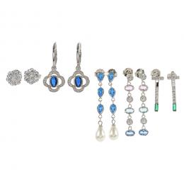 103   -  <p><span class="object_title">Lote de cinco pares de pendientes en plata con circonitas blancas, azules y verdes y perlas cultivadas. </span></p>