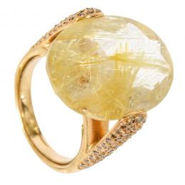 44   -  <p><span class="object_title">Sortija en oro con cuarzo rutilo talla oval de 22 x 15 mm y pavé de diamantes talla brillante, 0,25 ct aprox. 10,9 gr. Nº 14. </span></p>