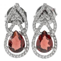 26   -  <p><span class="object_title">Pendientes calados en oro blanco con granate talla perilla de 7 x 5 mm y diamantes talla brillante engastados en garras, 0,60 ct aprox. 5,8 gr. </span></p>