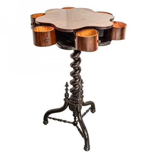 Mesa auxiliar victoriana de perfil ondulado en madera de ca