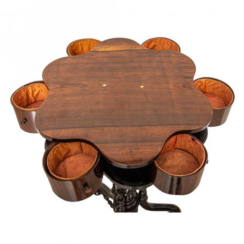 Mesa auxiliar victoriana de perfil ondulado en madera de ca