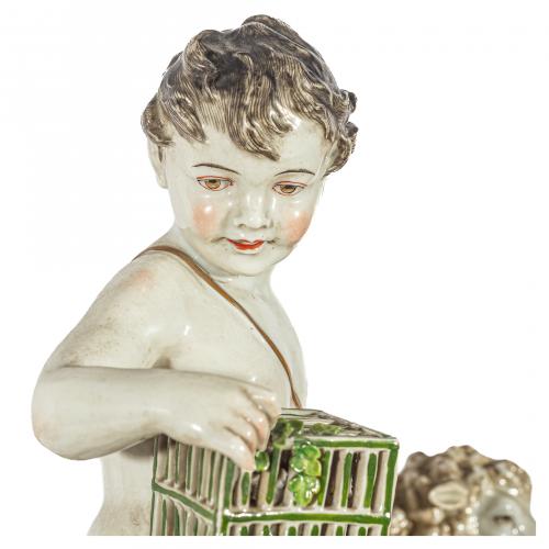 Amorcillo con jaula y oveja. Grupo en porcelana de Rudolsta