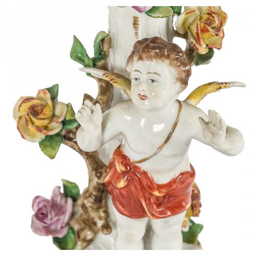 Pareja de candelabros de dos luces en porcelana de Rudolsta