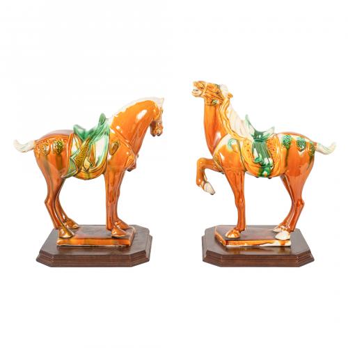 Pareja de caballos estilo Tang en cerámica esmaltada y vidr