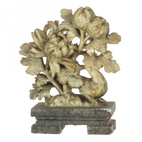 Lote de monos y cuatro composiciones de flores y aves en es