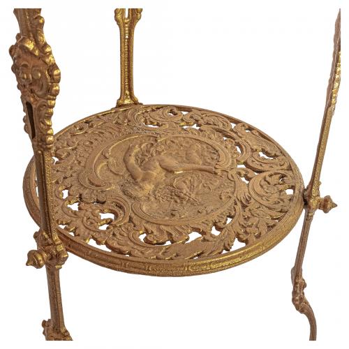 Peana de dos niveles modernista en metal dorado con decorac