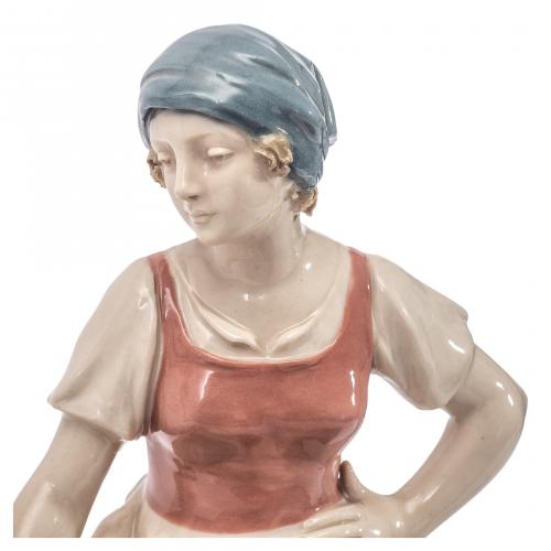 Campesina con ovejas. Centro en porcelana Royal Dux. Copenh