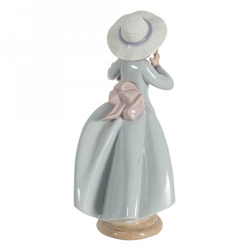 Admirando. Figura en porcelana Lladró. España, 1998-2000. 
