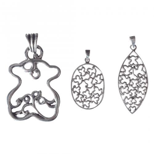 Lote de tres colgantes diseño osito de Tous en plata. 5 y 4