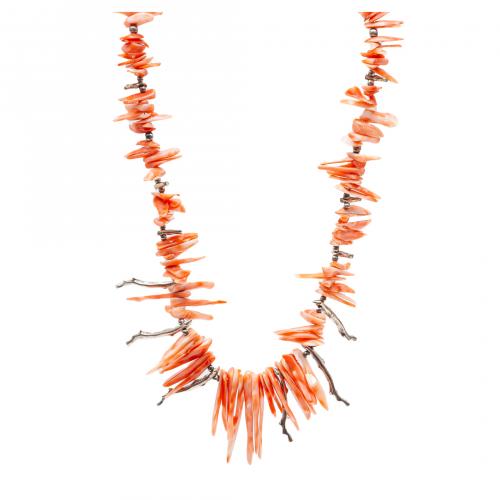 Collar de coral "piel de ángel" con entrepiezas diseño raíc