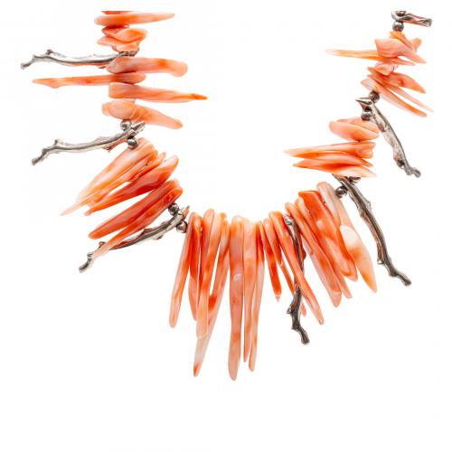 Collar de coral "piel de ángel" con entrepiezas diseño raíc