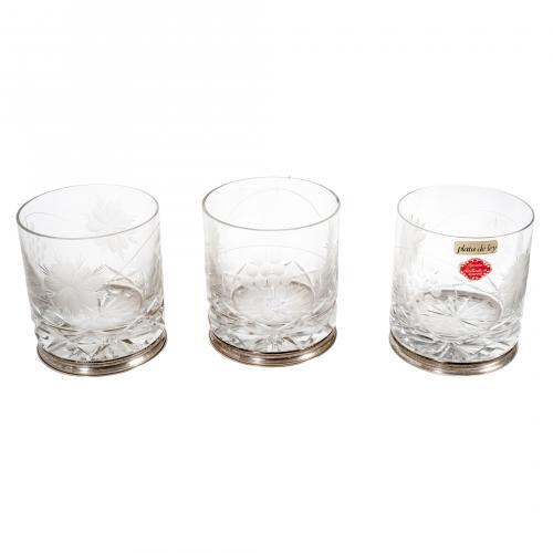 Juego de cubitera con pinzas y seis vasos de whisky en plat