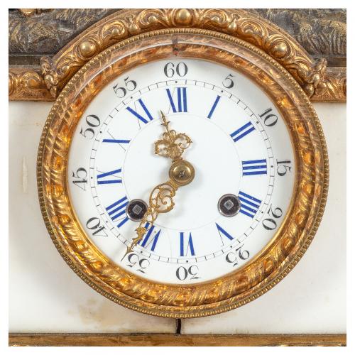 Reloj de sobremesa Napoleón III en mármol blanco y bronce d