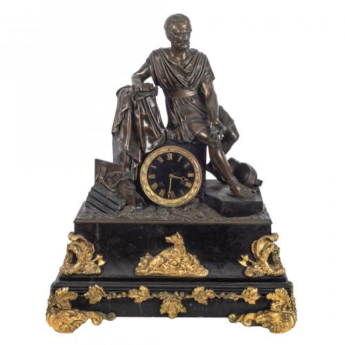 Reloj de sobremesa Imperio en mármol negro y bronce patinad