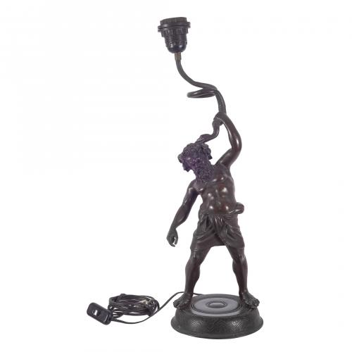 Lámpara de sobremesa en bronce diseño Sileno siguiendo mode