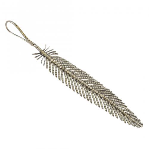 Colgante diseño pluma en oro pavonado con diamantes talla b
