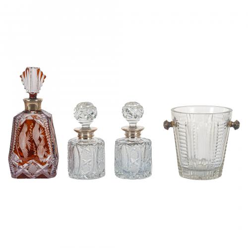 Lote de ocho botellas licoreras y una cubitera en cristal t