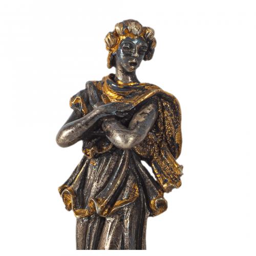 Juego de cuatro figuras femeninas representando las cuatro 