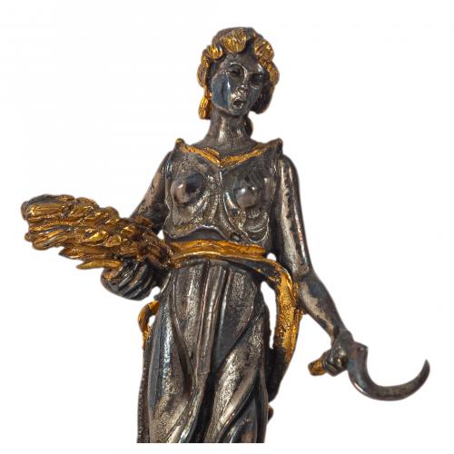 Juego de cuatro figuras femeninas representando las cuatro 