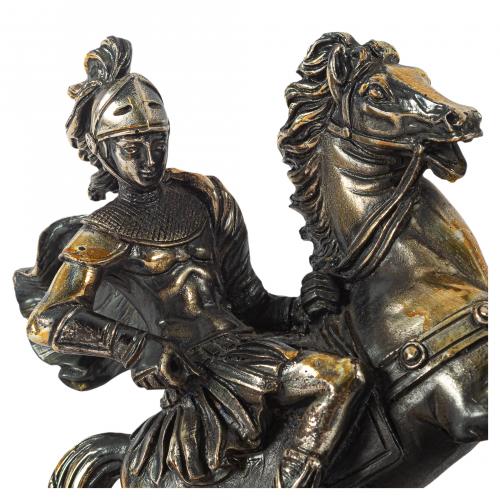 San Jorge matando al dragón. Figura en plaqué plata sobre b