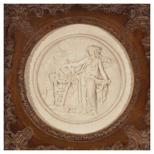 Tondo con relieve en marmolina representando una vestal rea
