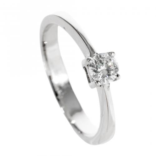 Sortija solitario en oro blanco con diamante talla brillant